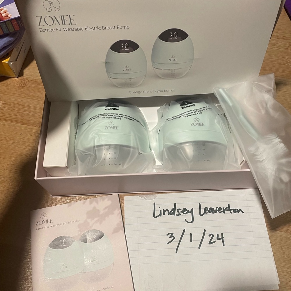 NEW Zomee fit hands free pump
